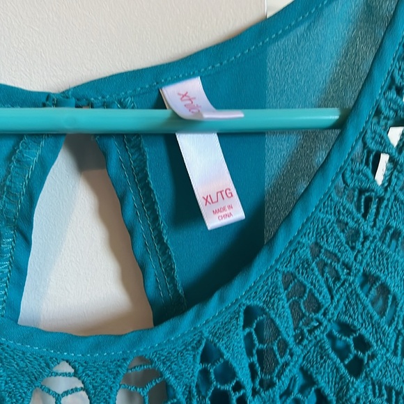 XHILARATION top, XL, soft flowy - Picture 2 of 2